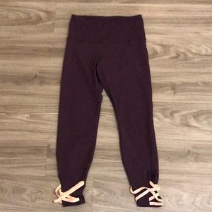 Workout leggings with strap detail